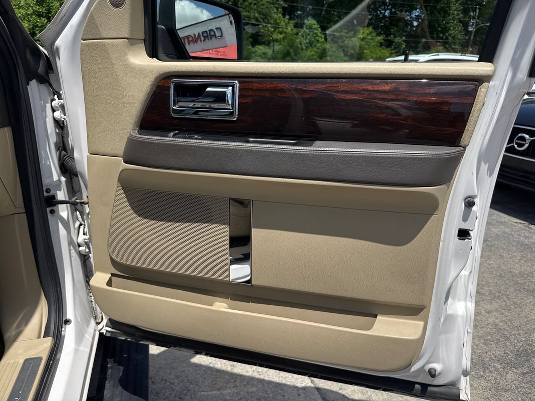 Used 2017 Lincoln Navigator Reserve AWD/4WD image 29
