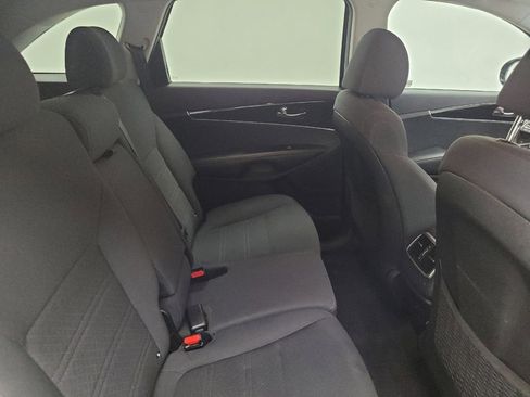 Used 2019 Kia Sorento FWD V6 image 19