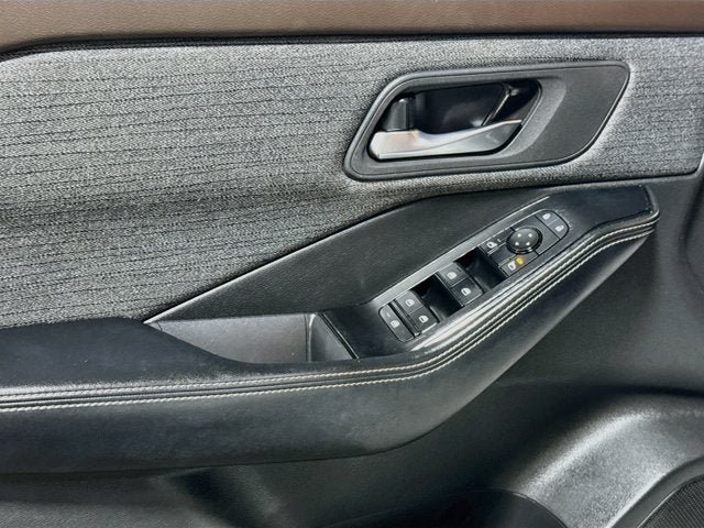 Used 2021 Nissan Rogue SV AWD/4WD image 14