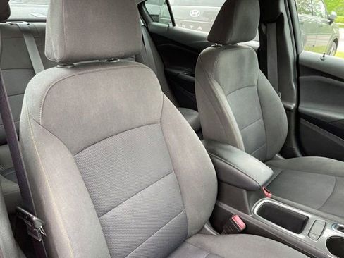 Used 2019 Chevrolet Cruze LS w/ LS Convenience Package FWD image 10