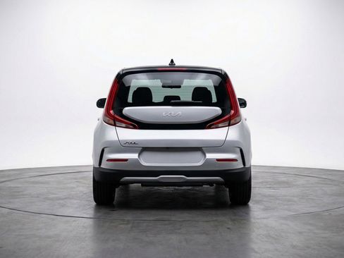Used 2025 Kia Soul LX w/ LX Technology Package image 7