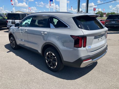 Used 2026 Kia Sorento S w/ S Panoramic Sunroof Package AWD/4WD image 5