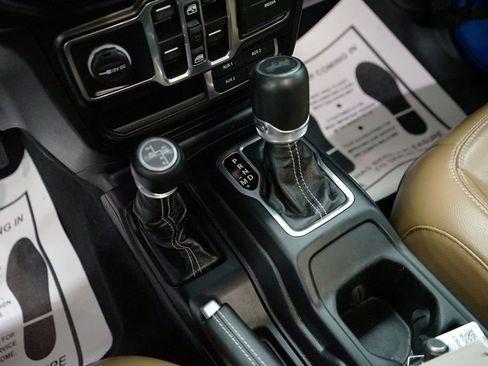 Used 2023 Jeep Wrangler Unlimited Sahara AWD/4WD image 44