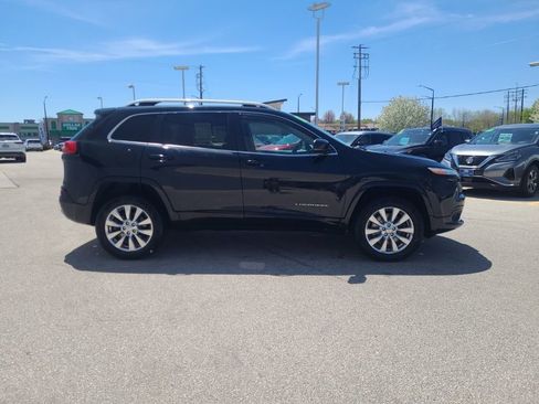 Used 2016 Jeep Cherokee Overland w/ Technology Group AWD/4WD image 7