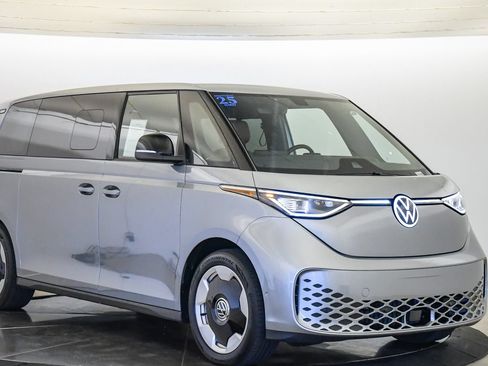 Used 2025 Volkswagen ID. Buzz Pro S RWD image 6