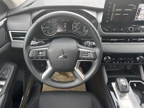 New 2026 Mitsubishi Outlander ES FWD image 18