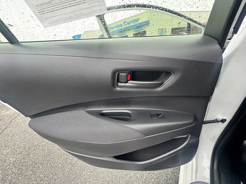 Used 2022 Toyota Corolla LE FWD image 25