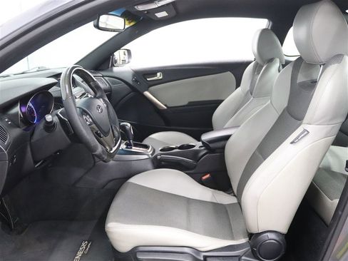 Used 2016 Hyundai Genesis 3.8 image 9