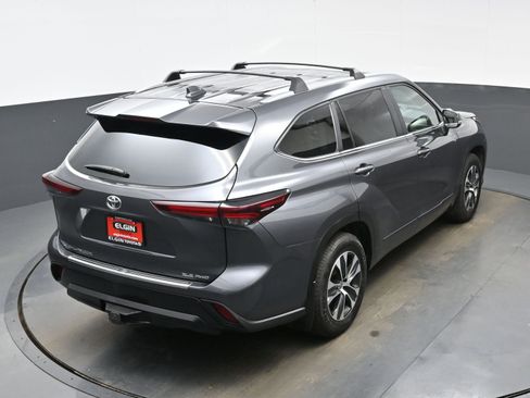 Used 2025 Toyota Highlander XLE AWD/4WD image 41