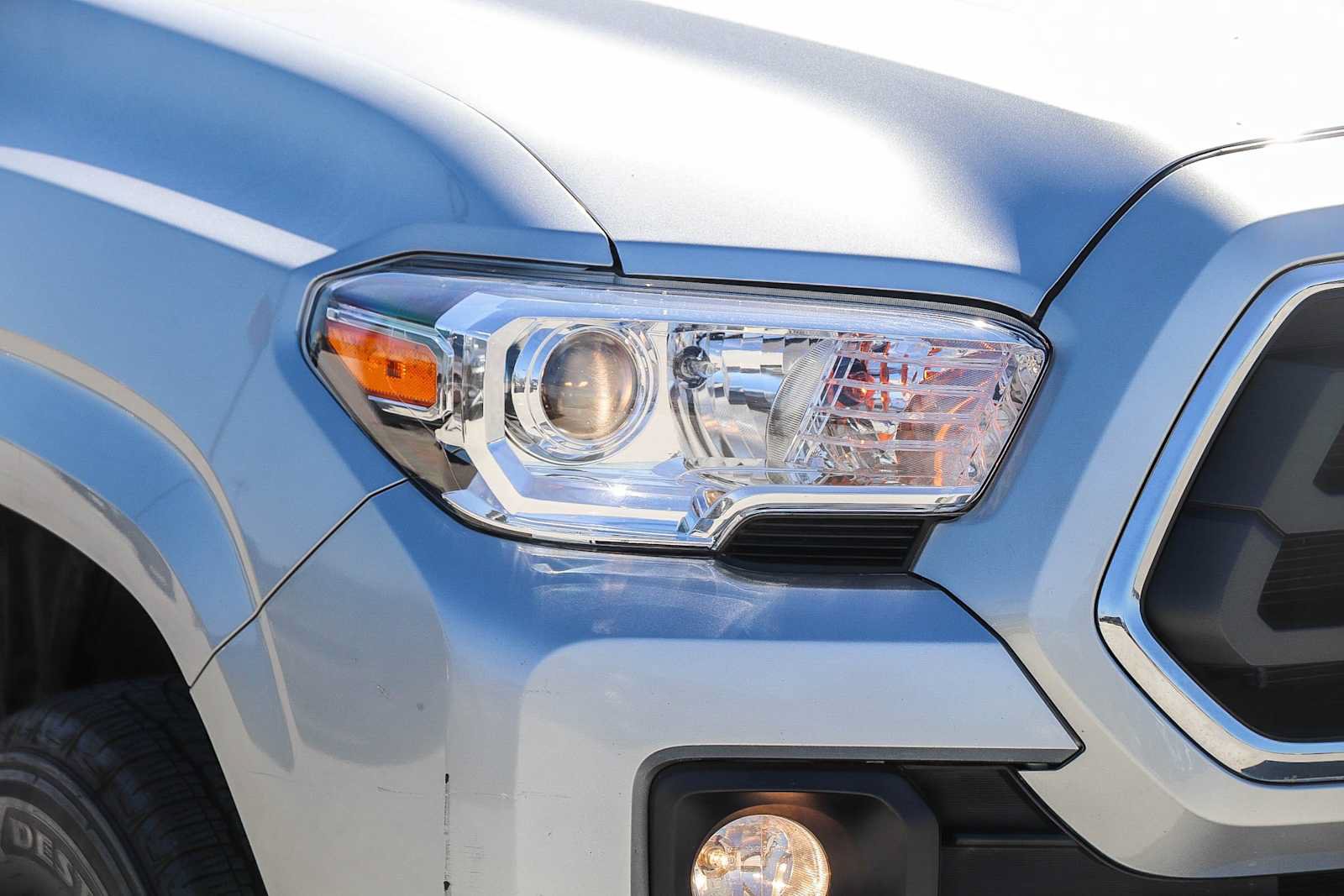 Used 2023 Toyota Tacoma SR5 RWD image 4