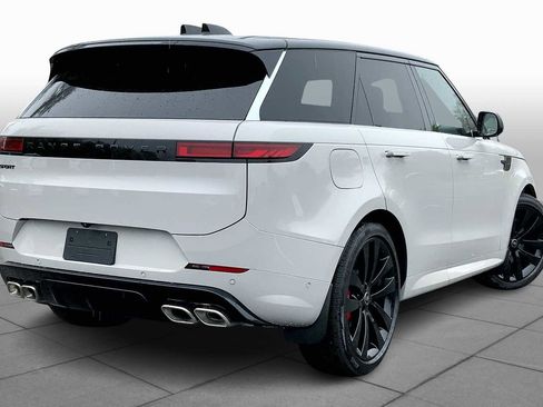 Used 2025 Land Rover Range Rover Sport Dynamic SE image 3
