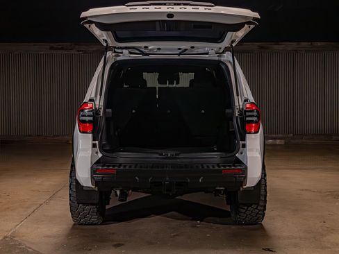 Used 2025 Toyota 4Runner SR5 AWD/4WD image 9