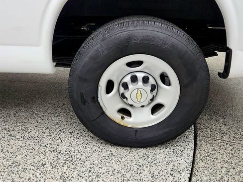 Used 2024 Chevrolet Express 3500 Extended RWD image 9