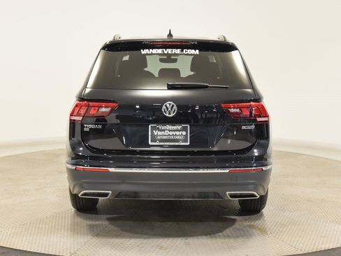 Used 2021 Volkswagen Tiguan SE w/ Panoramic Sunroof Package image 11