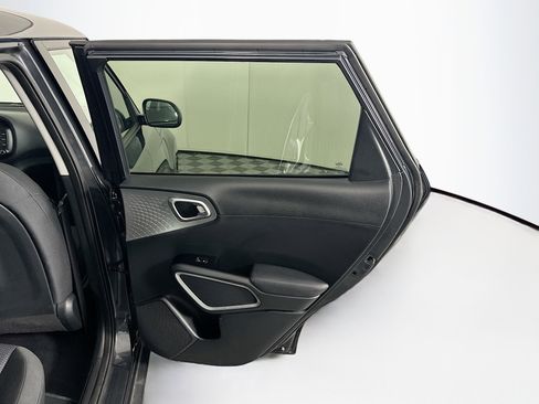 Used 2025 Kia Soul LX w/ LX Technology Package image 26