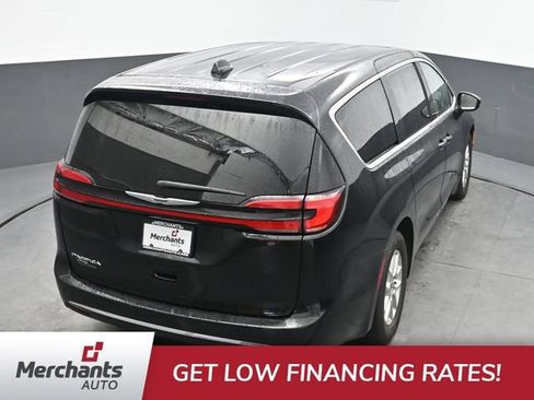 Used 2025 Chrysler Pacifica Select FWD image 39
