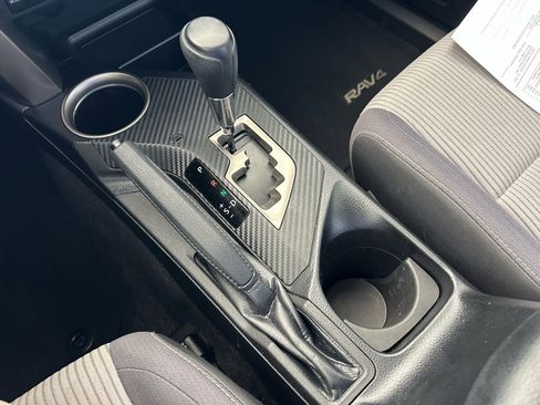 Used 2013 Toyota RAV4 XLE FWD image 32