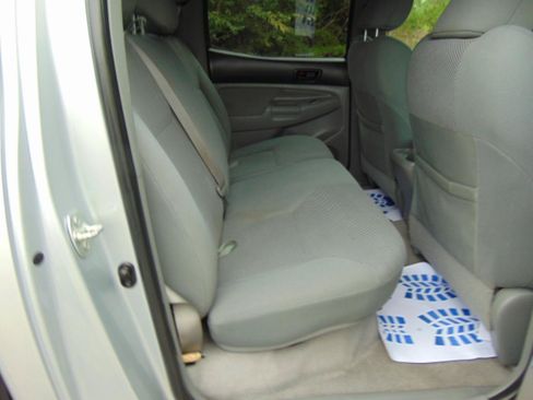 Used 2009 Toyota Tacoma PreRunner w/ TRD Sport Pkg RWD image 11