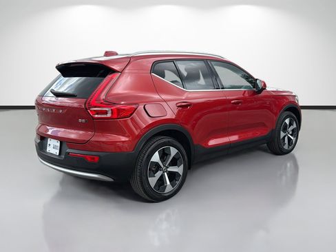 Used 2024 Volvo XC40 B5 Plus AWD/4WD image 3