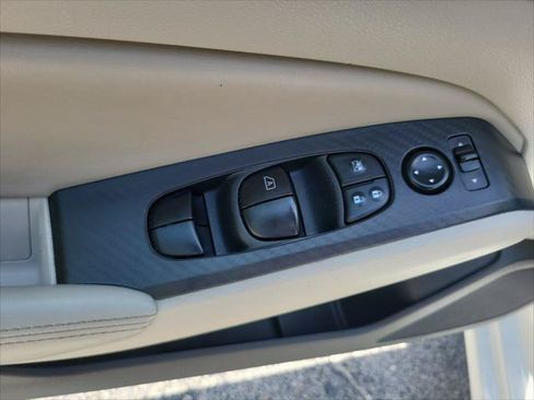 Used 2024 Nissan Altima 2.5 SV FWD image 21