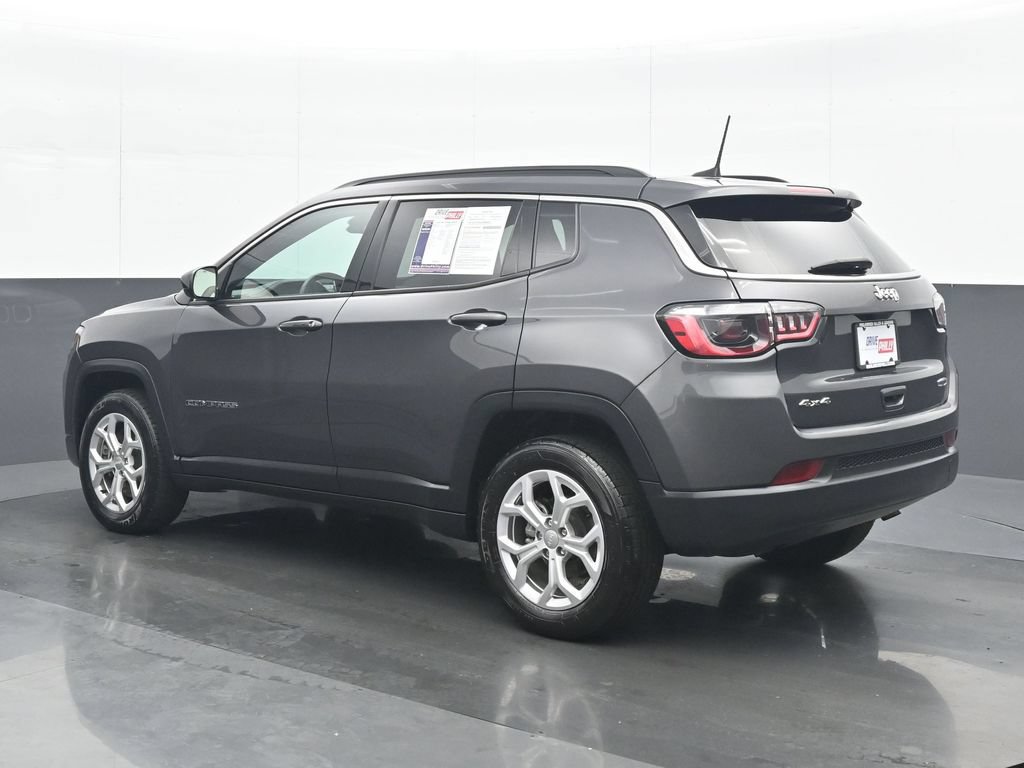 Used 2024 Jeep Compass Latitude AWD/4WD image 4