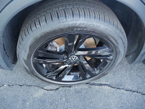 Used 2023 Volkswagen Tiguan SE R-Line AWD/4WD image 12