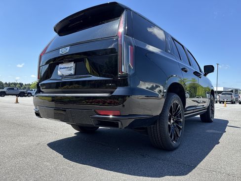 Used 2023 Cadillac Escalade Sport w/ LPO, ONYX Package AWD/4WD image 10