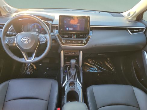 Used 2024 Toyota Corolla Cross XLE FWD image 8
