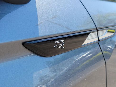 Used 2023 Volkswagen Tiguan SE R-Line FWD image 6