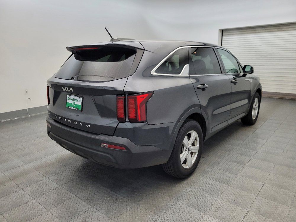 Used 2022 Kia Sorento LX FWD image 9
