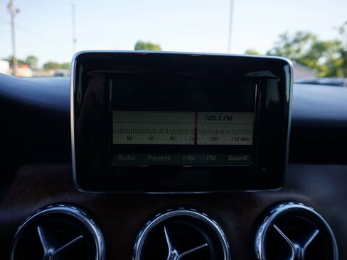 Used 2015 Mercedes-Benz GLA 250 w/ Premium Package image 10