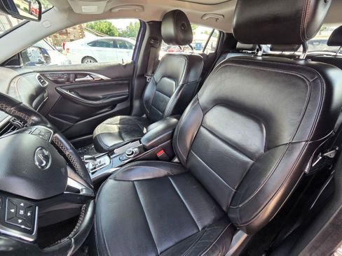 Used 2017 INFINITI QX30 Premium w/ Navigation Package AWD/4WD image 14