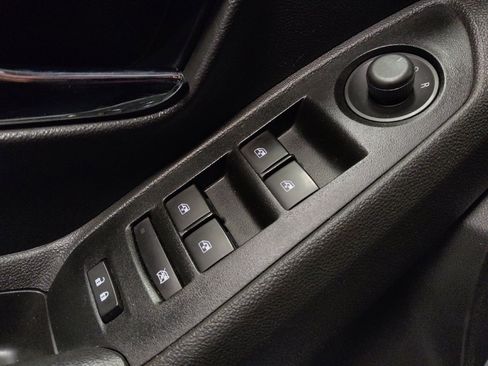 Used 2020 Chevrolet Trax LT w/ Redline Edition image 27