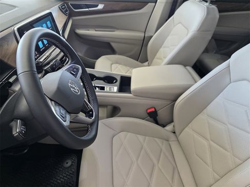 New 2026 Volkswagen Atlas SE image 9