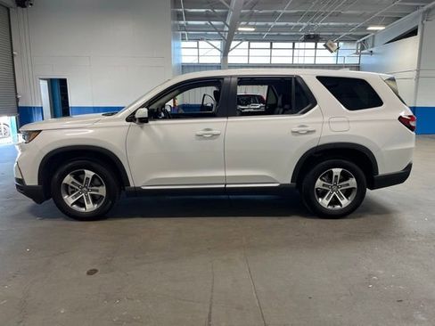 Used 2025 Honda Pilot EX-L image 6