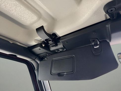 Used 2022 Jeep Wrangler Unlimited Sahara AWD/4WD image 31