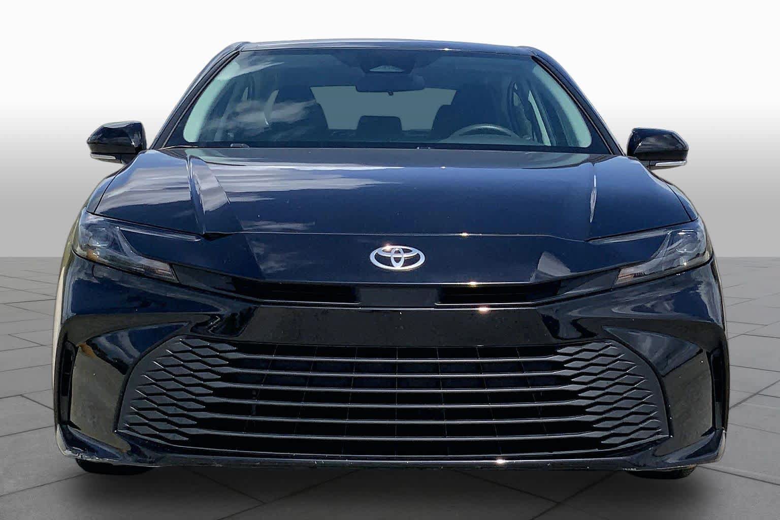 Used 2025 Toyota Camry LE FWD image 4