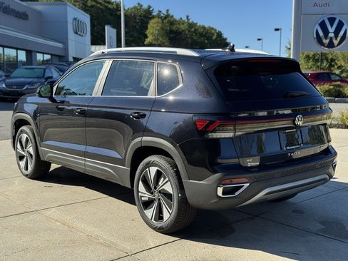 New 2025 Volkswagen Taos SE image 12