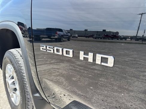 Used 2025 Chevrolet Silverado 2500 LT w/ Convenience Package image 11