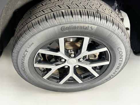 Used 2023 Jeep Grand Cherokee L Limited AWD/4WD image 33