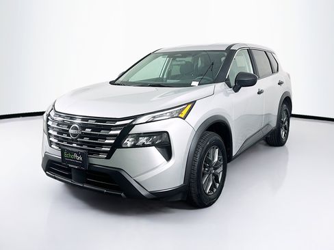 Used 2024 Nissan Rogue S FWD image 3