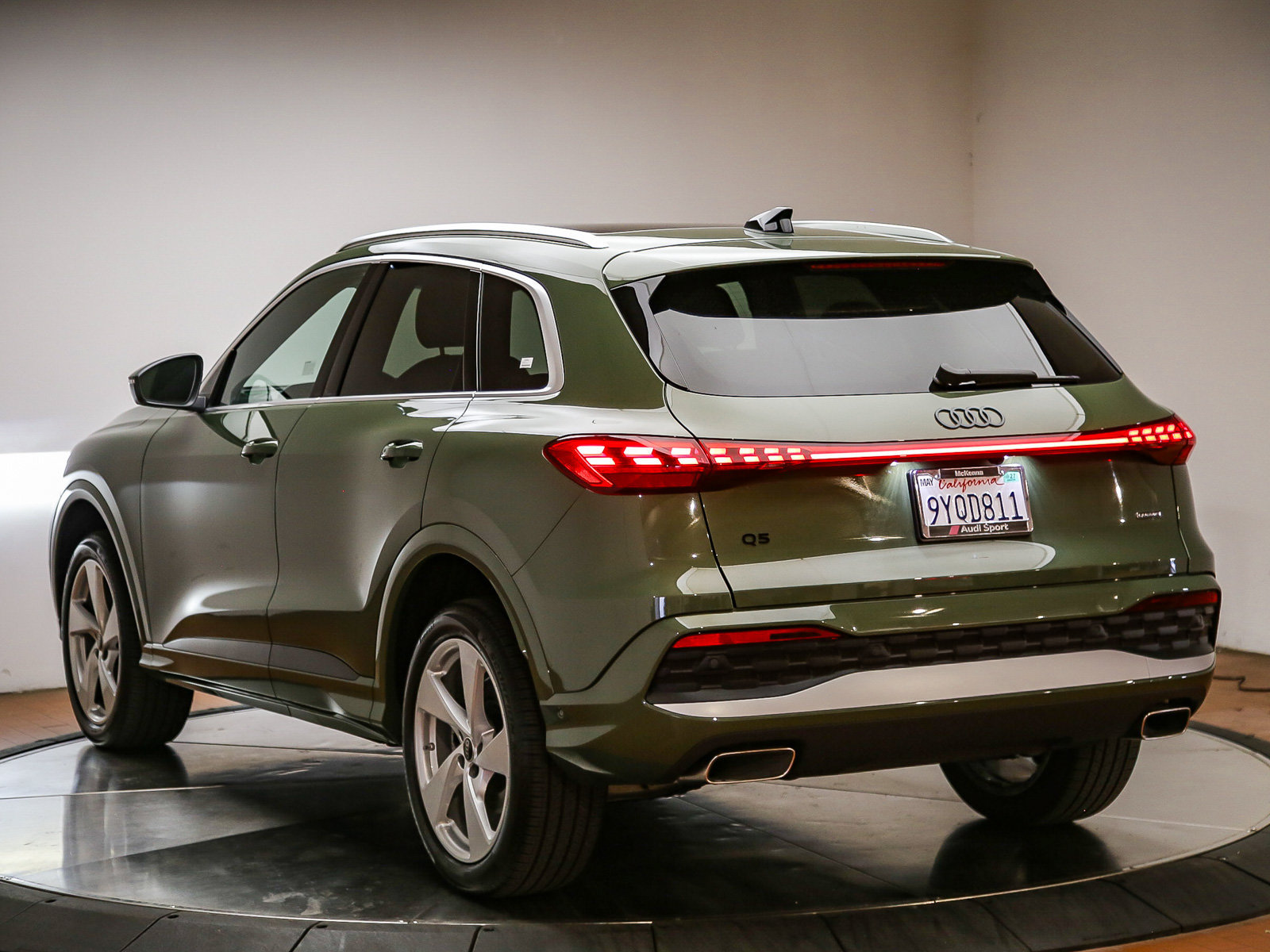Certified 2025 Audi Q5 Premium AWD/4WD image 5