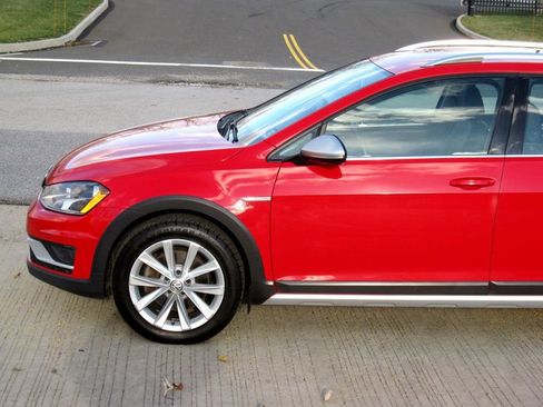 Used 2017 Volkswagen Golf Alltrack SEL image 7