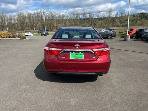 Used 2016 Toyota Camry SE image 7