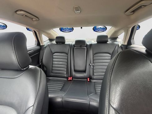 Used 2017 Ford Fusion SE FWD image 29