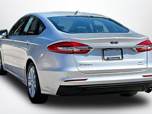 Used 2019 Ford Fusion SE FWD image 4