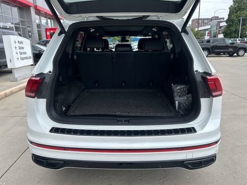 Used 2024 Volkswagen Tiguan SE R-Line AWD/4WD image 15
