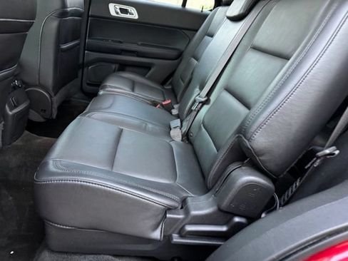 Used 2015 Ford Explorer XLT w/ Equipment Group 202B AWD/4WD image 9