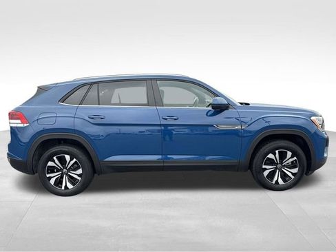 Used 2025 Volkswagen Atlas Cross Sport SE image 8