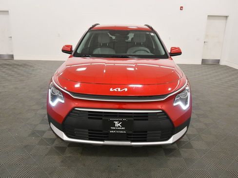 Certified 2025 Kia Niro EX image 10